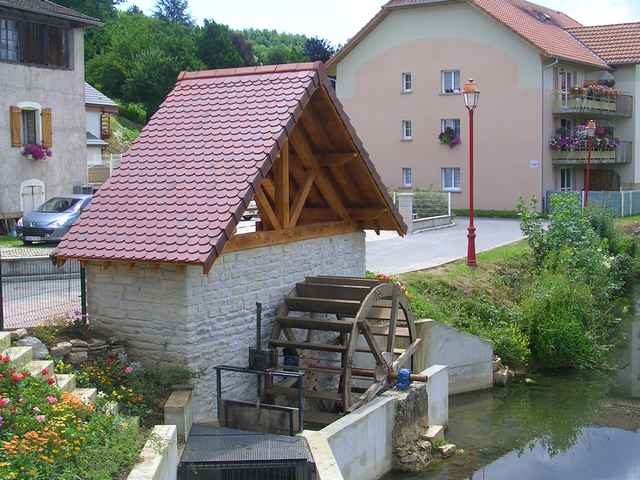 Reconstruction-de-la-roue-du-moulin-a-Dung-1