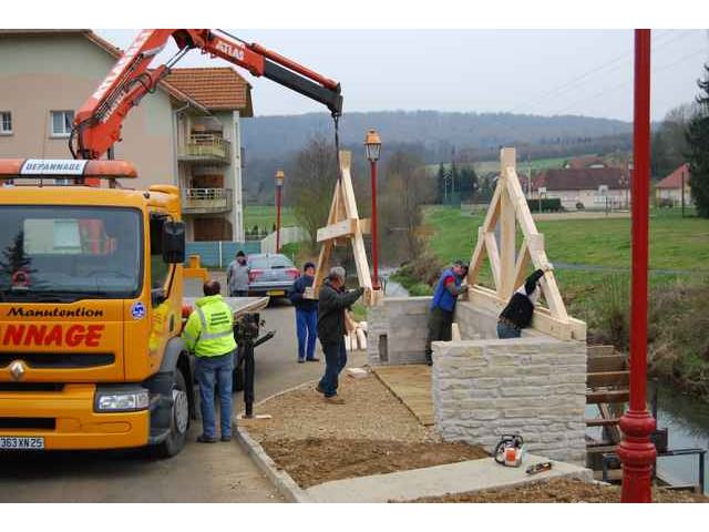 Reconstruction-de-la-roue-du-moulin-a-Dung-56