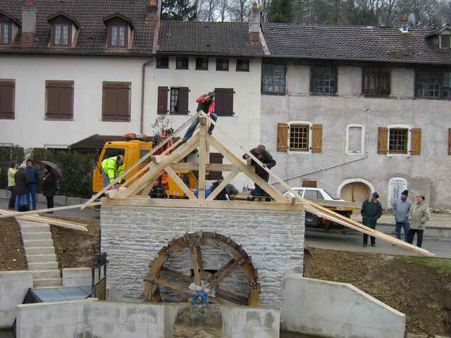 Reconstruction-de-la-roue-du-moulin-a-Dung-58