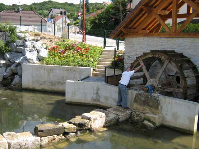 Reconstruction-de-la-roue-du-moulin-a-Dung-87