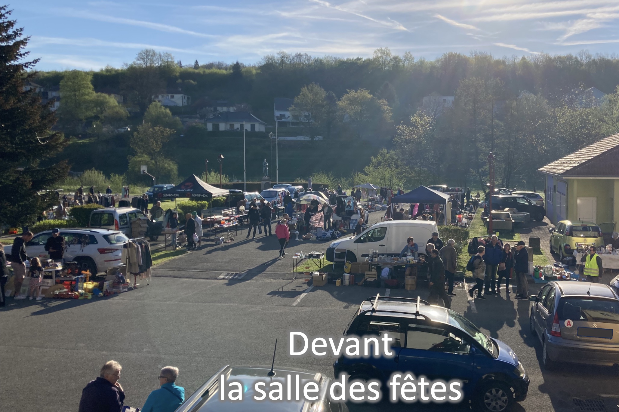 Vide grenier organisé par la vagabonde dès 7h30